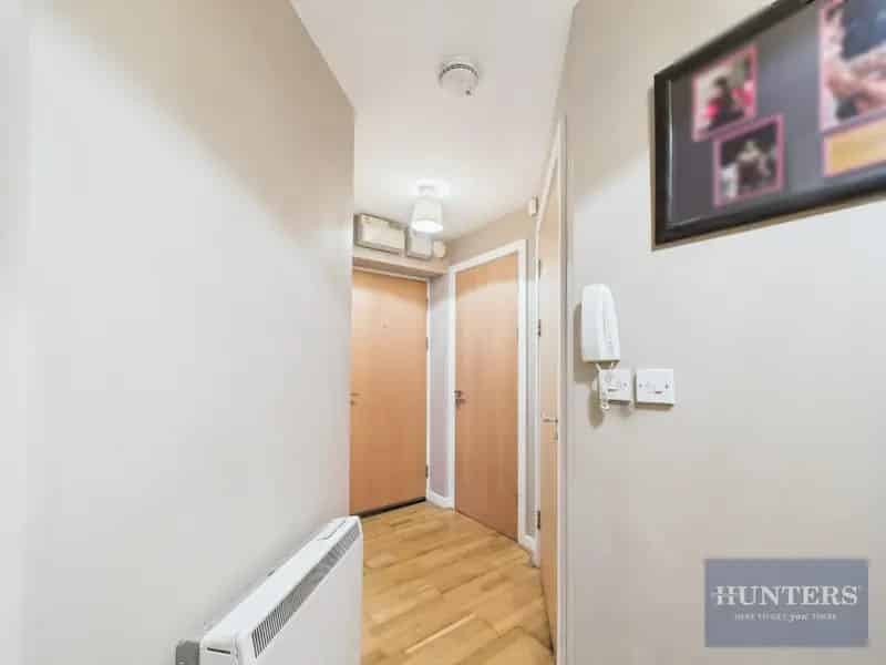 1 Bedroom Flat For Sale Near GCHQ