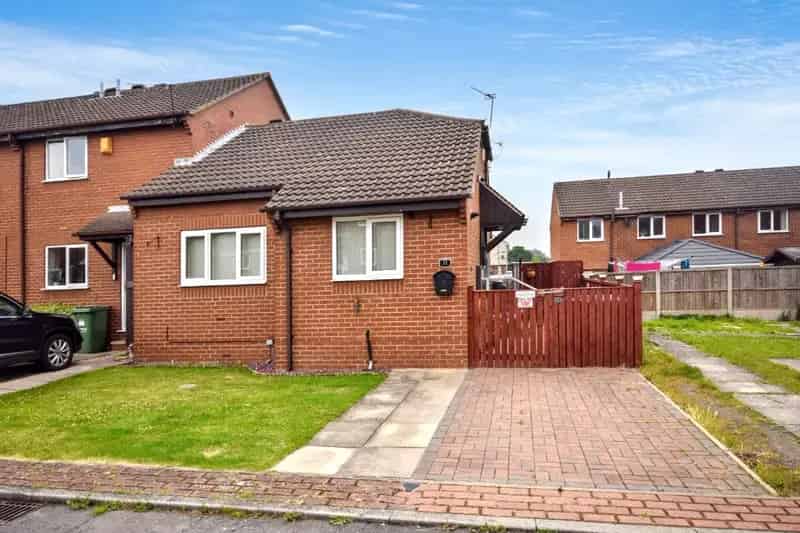 Two Bedroom Bungalow WF2 Off Road Parking Close Amenities