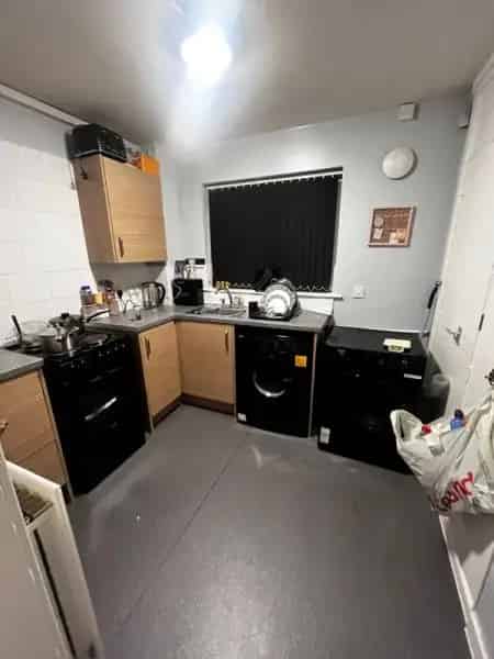 1 Bedroom Ground Floor Flat New Kitchen Fitted Wardrobes
