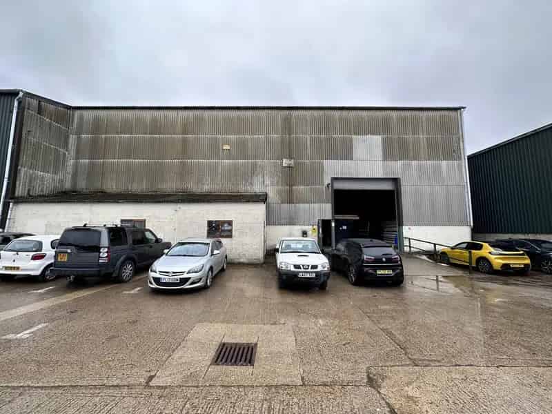 Warehouse Storage Unit 6100 sq ft 10m Eaves 3-Phase Power Parking