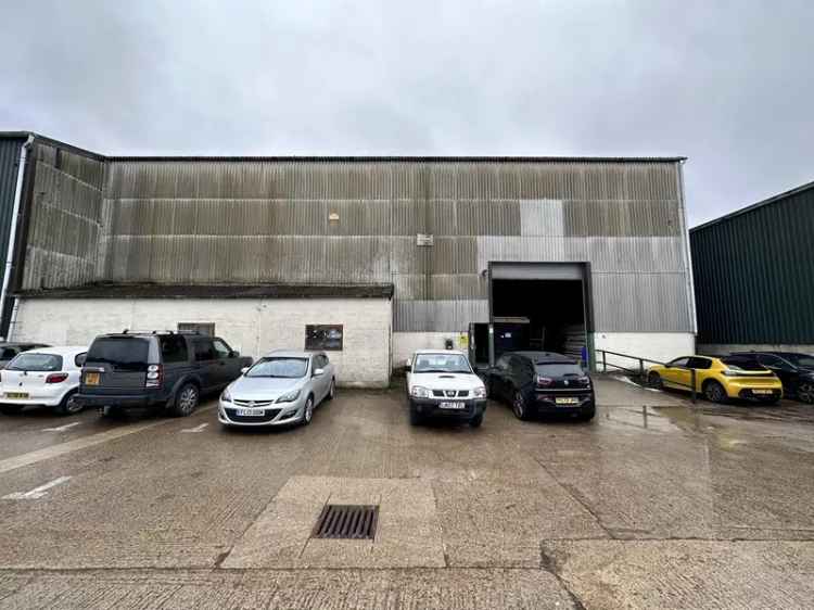 6100 sq ft Warehouse Storage Unit 10m Eaves 3-Phase Power Parking