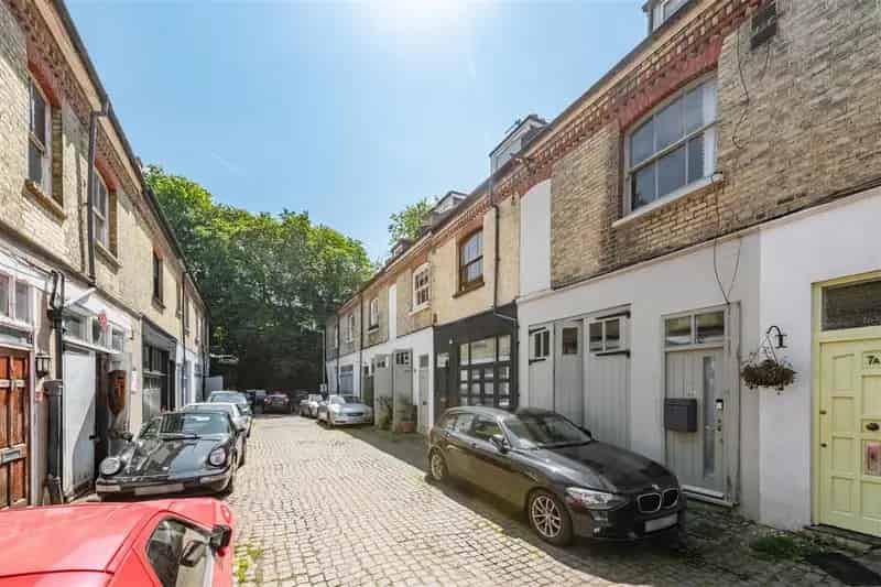 2 Bedroom Townhouse Near Hove Station