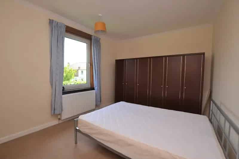 2 Bedroom Furnished Upper Villa Near Edinburgh City Centre