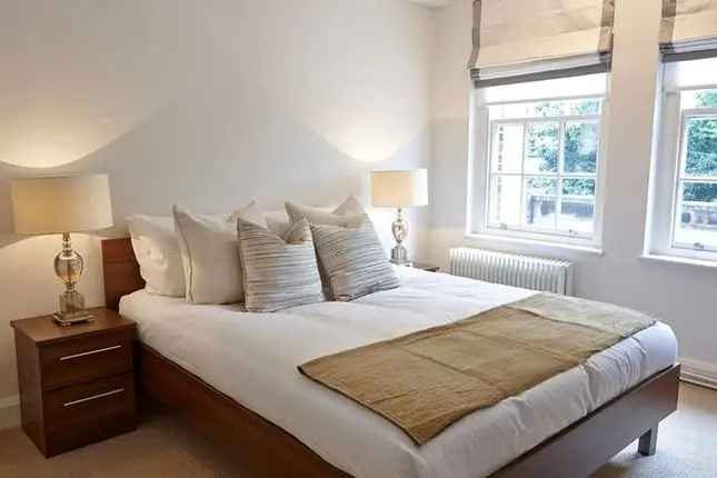 Flat to rent in Pelham Court, Fulham Road, Chelsea SW3