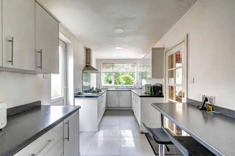 5 Bedroom Semi-Detached House for Sale
