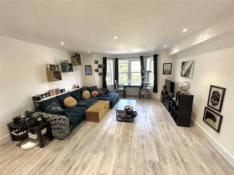 1 Bed Flat for Sale South Croydon - Modern Apartment with Parking