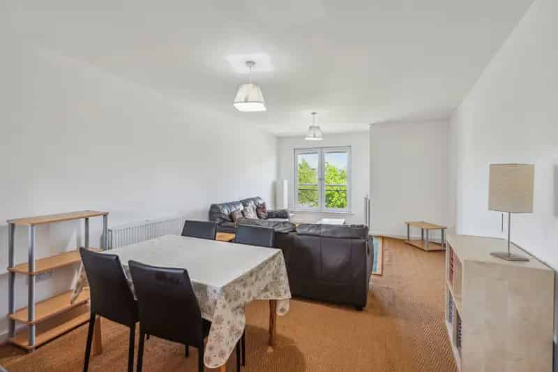 Modern 2-Bed Apartment in Stirling Riverside Gated Development