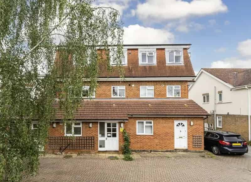 Two Bedroom Flat with Parking - Ideal for First Time Buyers and Investors