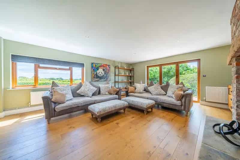 4 Bedroom Detached House For Sale Hanbury