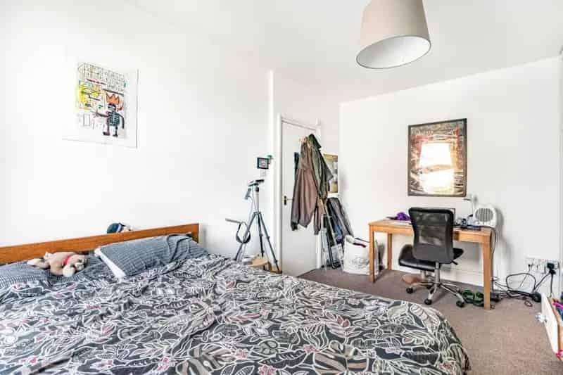 2 Bed Flat for Sale Camberwell Share of Freehold