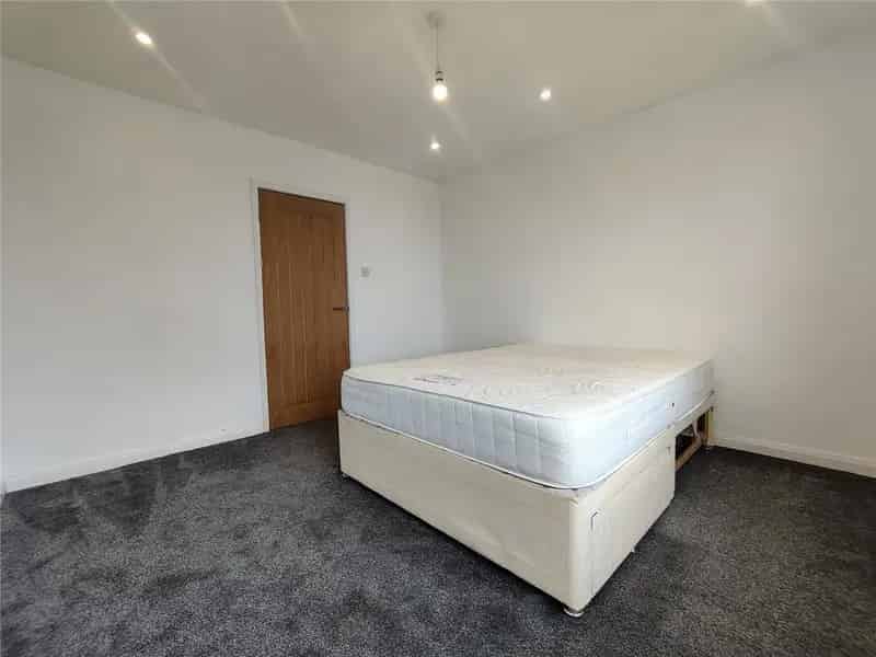 1 Bedroom Apartment to Rent Near Five Ways Island