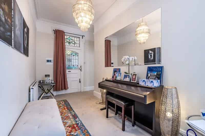 2 Bedroom Flat to Rent in Kensington