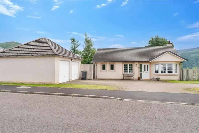 4 Bed Detached House Innerleithen 2 Reception Rooms Large Garden