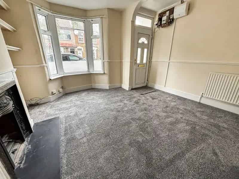 2 Bedroom Mid Terrace House to Rent London E13
