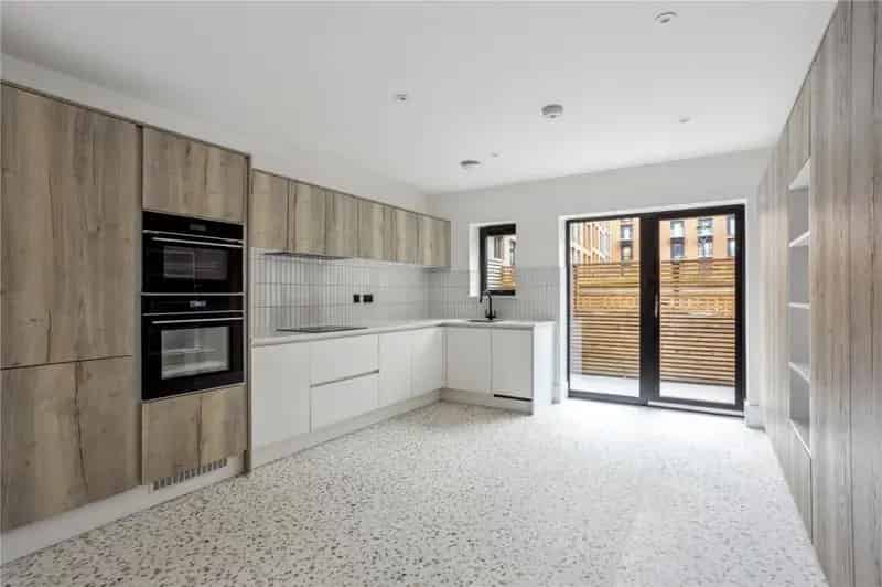3 Bedroom Townhouse for Sale City Centre Allocated Parking