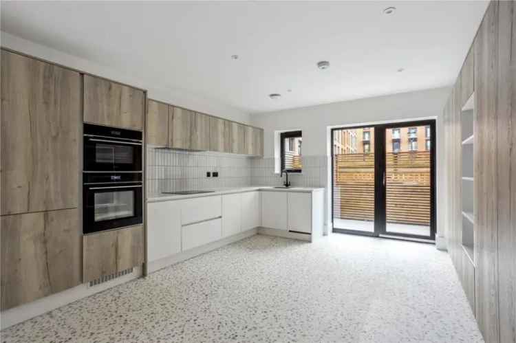 3 Bedroom Townhouse for Sale City Centre Allocated Parking