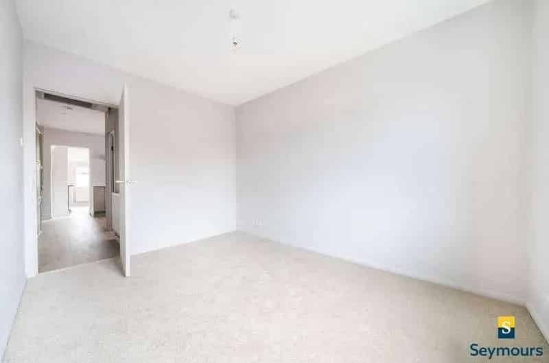 1 Bed Flat for Sale - Characterful Home with Garden and Parking