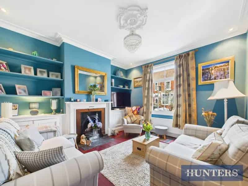 3 Bedroom House For Sale Near Town Centre