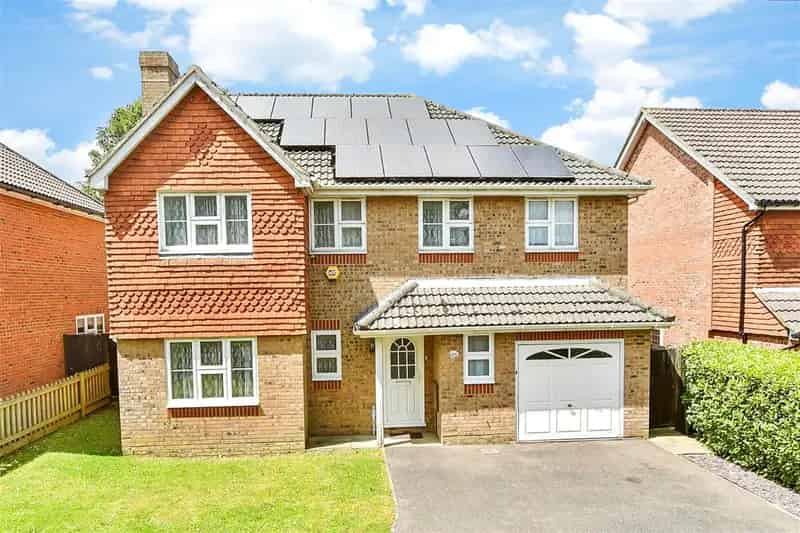 4 bedroom detached house for sale