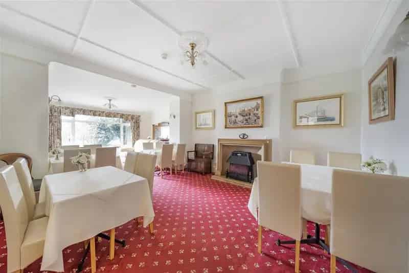 8 Bedroom Detached House For Sale