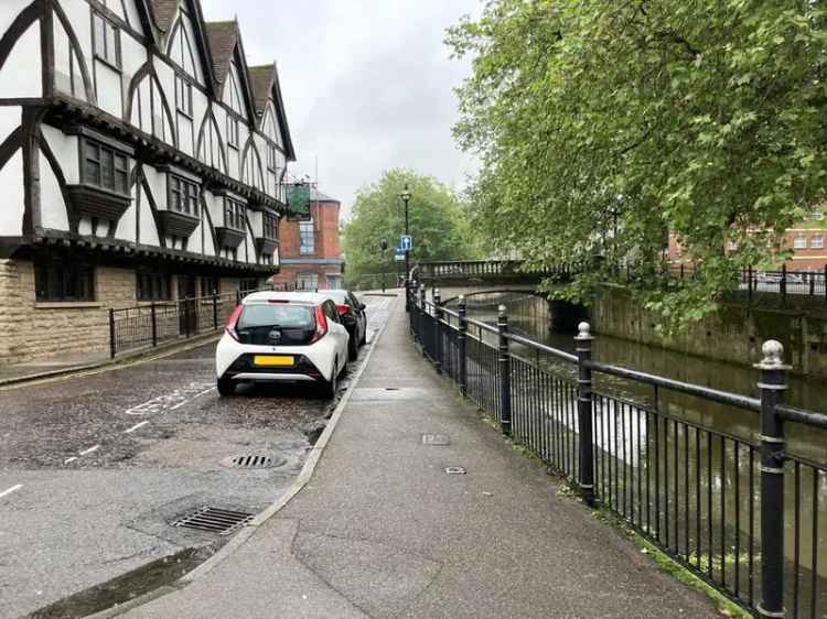 Lincoln City Centre Grade II Listed Freehouse for Sale