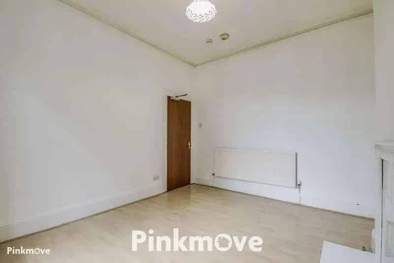 4 Bed House For Sale HMO Potential Central Location