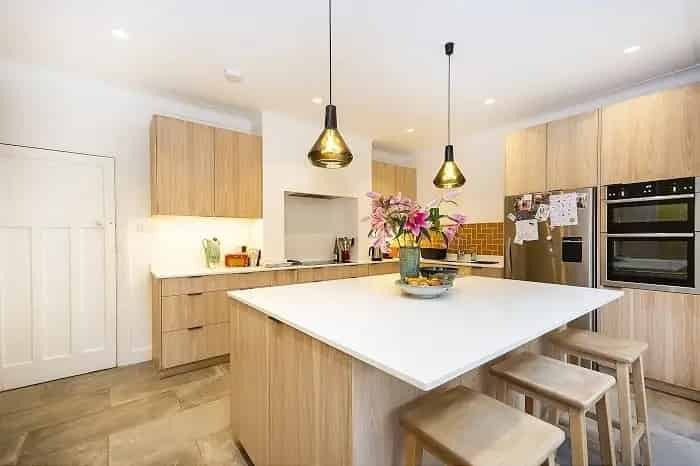 5 bedroom detached house to rent
