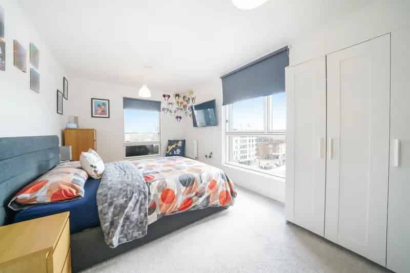 Spacious Apartment near Colindale Station