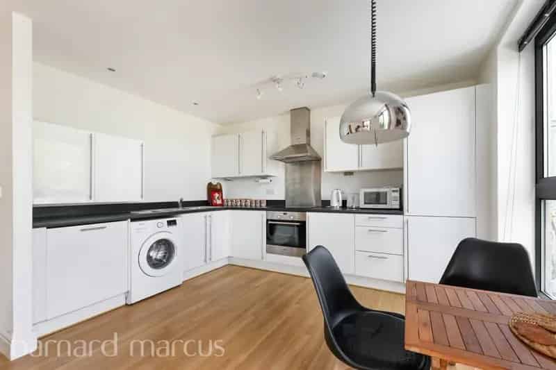 Two-Bedroom Penthouse Apartment with Private Roof Terrace and Parking