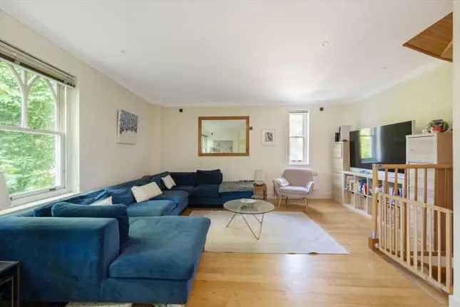 Maisonette for sale in North End Way, London NW3.