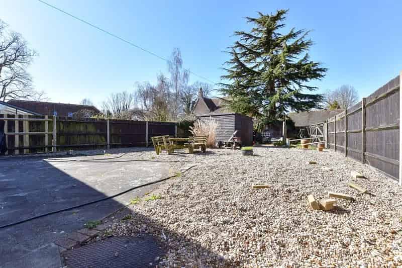 4 Bedroom End Terrace House for Sale