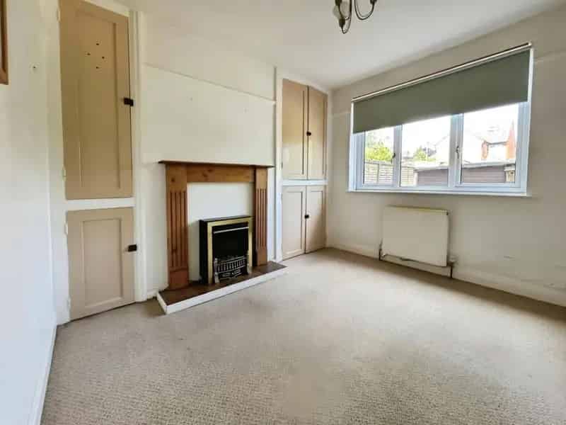 3 Bed Semi-Detached House For Sale - No Onward Chain