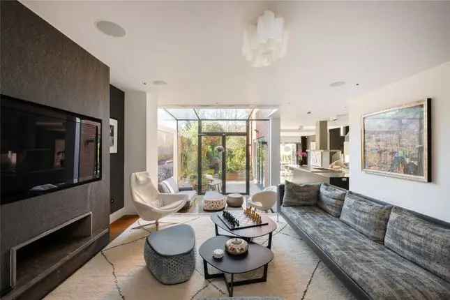 Majestic Family Home in Hampstead NW3