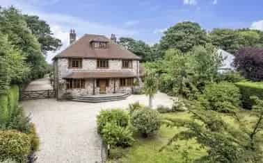 Charming Family Home with 6 Double Bedrooms and Large Garden