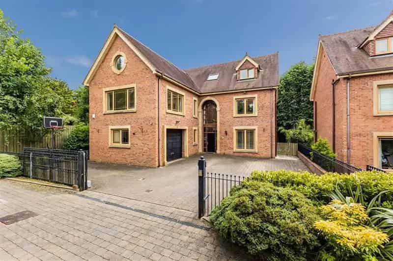 5 Bedroom Family Home Deramore Park South Belfast