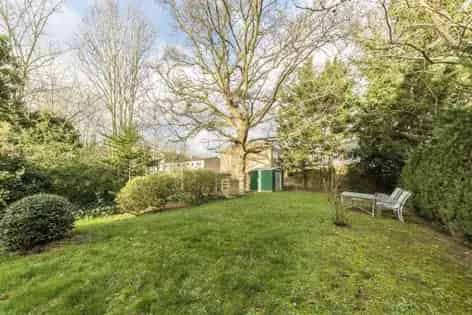 1 room flat of 63 m² in London