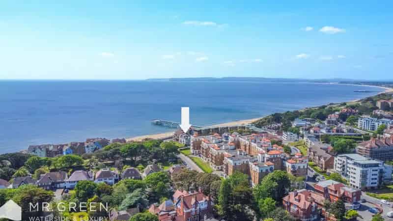 3 Bedroom Apartment Sea Views Freehold