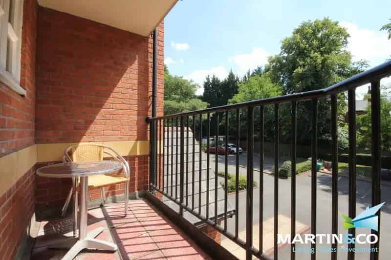 2 Bedroom Flat Harborne City Centre Furnished Parking