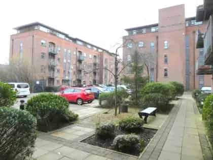 2 Bed 2 Bath Manchester City Center Apartment 51m²