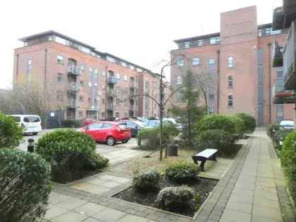 2 Bed 2 Bath Manchester City Center Apartment 51m²