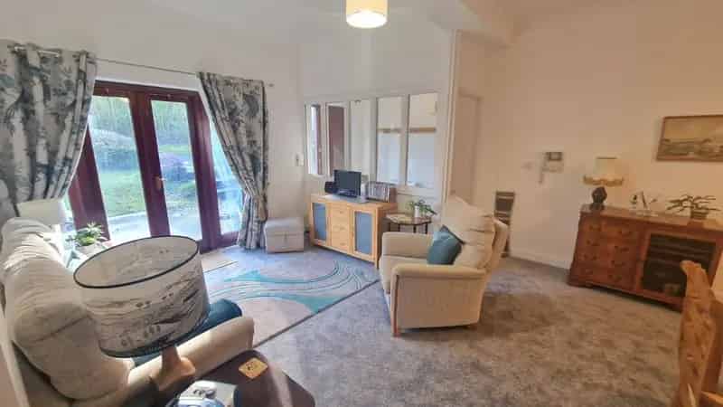 2 Bedroom Flat for Sale in Bubbenhall Warwickshire