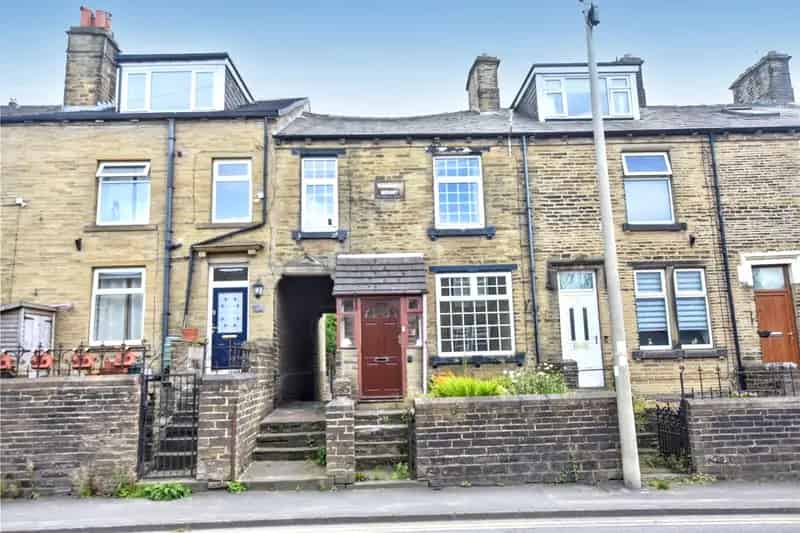 Three Bedroom Terrace House in Sandy Lane Village - Needs Modernisation