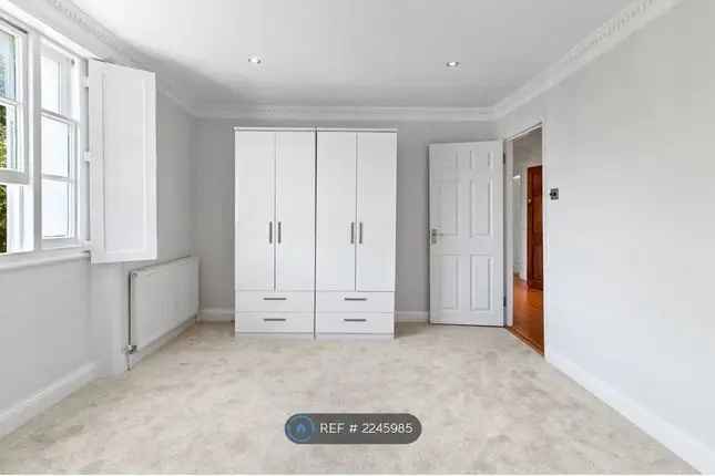 Flat to rent in Hamilton Terrace, London NW8