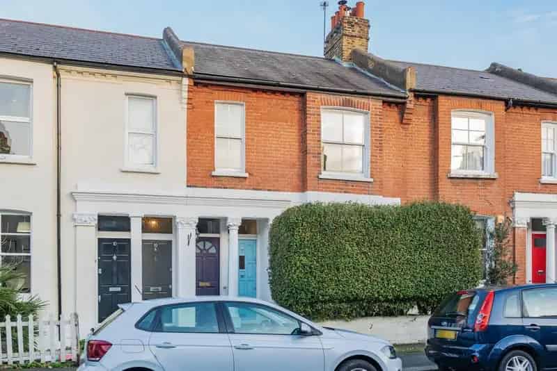 One Double Bedroom Maisonette with Private Garden