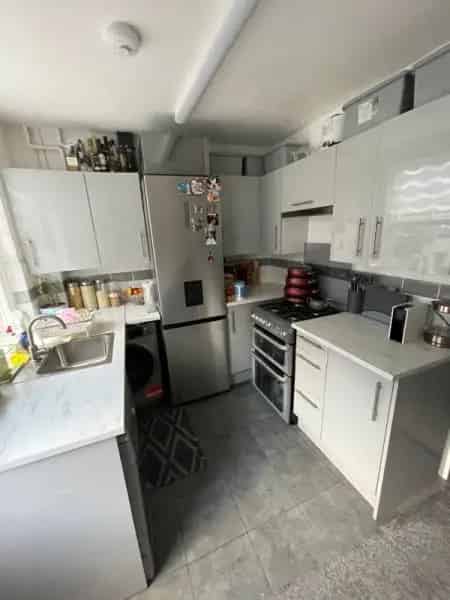 2-Bed Terrace House Near St Albans Station