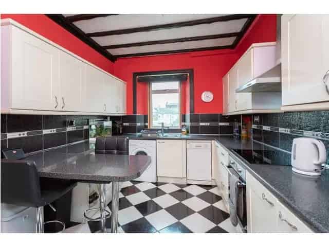3 Bedroom Flat for Sale Near Harbor