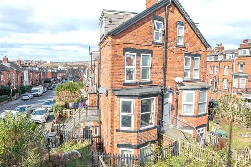 Two Bedroom Mid Terrace House Near St James Hospital Leeds