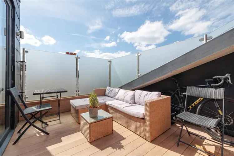 2-Bedroom Flat Southfields Roof Terrace Near Shops Restaurants Underground