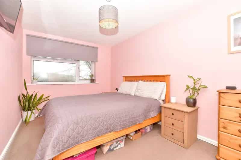3 Bedroom Terraced House for Sale Near High Street
