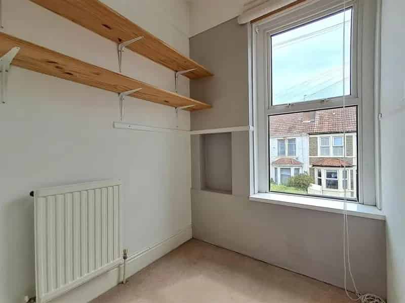2 Bedroom Victorian Terrace House June Availability